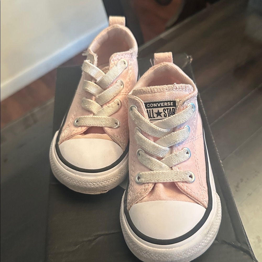 Converse Baby Sneakers in Light Pink